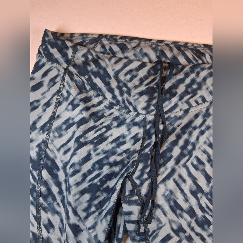 The North Face Crop Leggings Size Medium - Picture 5 of 9